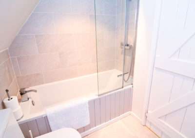 Bathroom of 3 bed self catering accommodation near winchester