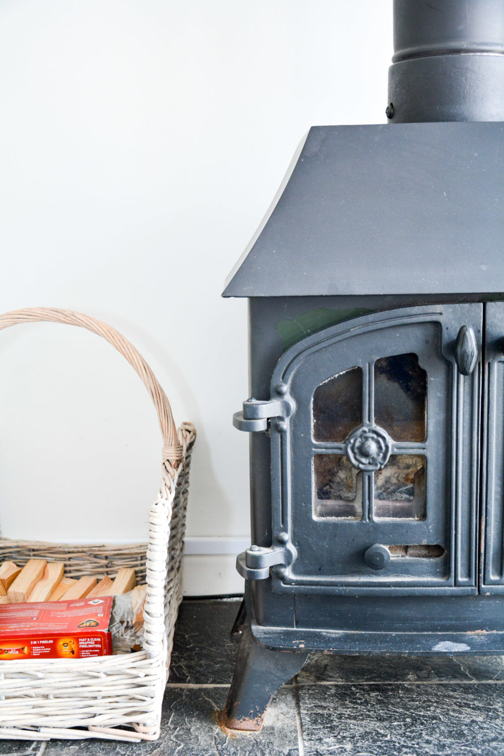 Log burner/fire in living space of 3 bed self catering cottage near winchester
